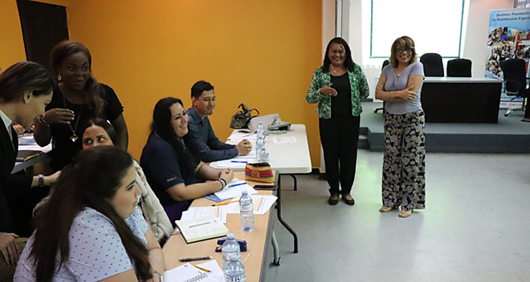 Capacitacin para facilitadores de los talleres de semana de receso escolar 