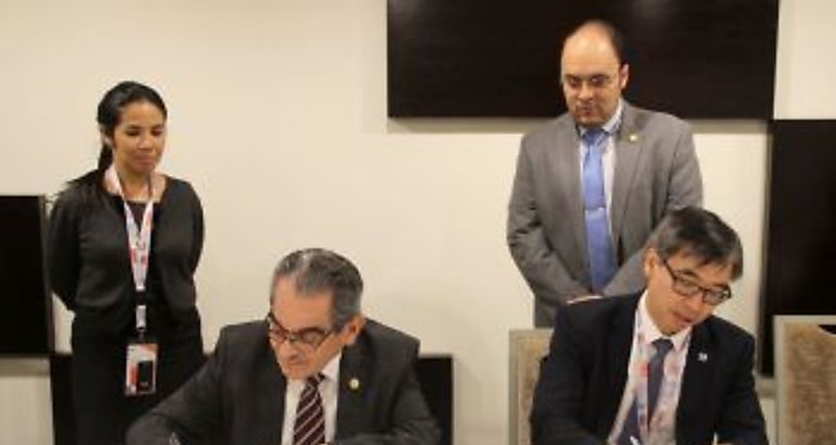 Rector de la UTP firma convenio con la Asociacin Internacional de Ingeniera Hidrulica