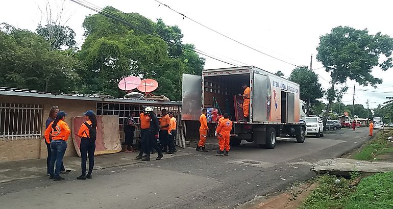 Damnificados y afectados en Villa CeciliaPedregal reciben ayuda humanitaria del Buen Gobierno