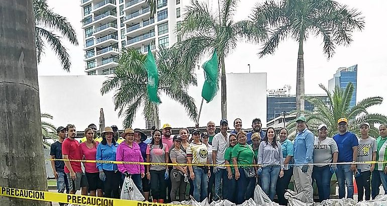 Recolectan 10 toneladas de residuos en playa de Costa del Este 