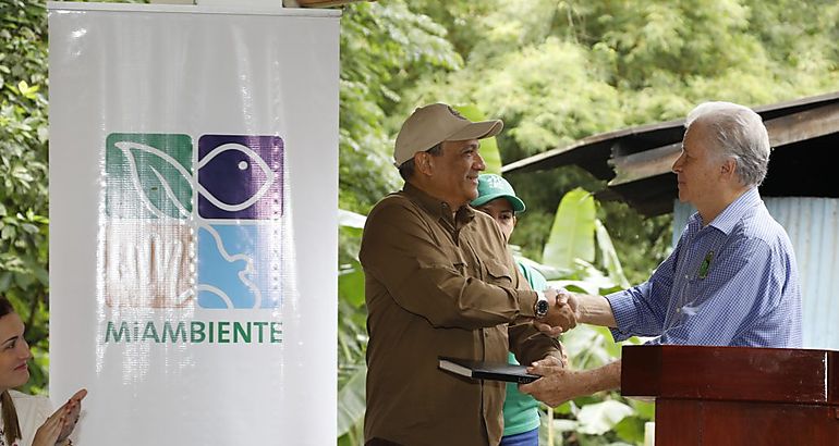 MiAMBIENTE firma convenio para establecer Centro de Capacitacin Formacin e Investigacin en Reserva Forestal La Yeguada