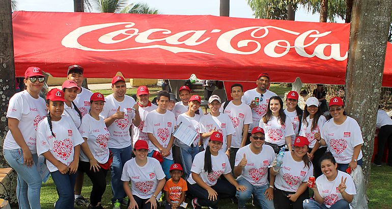 Voluntarios del sistema CocaCola se unen a la gran limpieza de playas costas y ros 2019