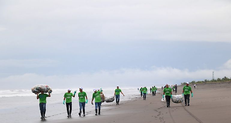 Privados de libertad participan en limpieza de playas 