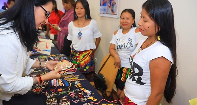 Programa Redes Territoriales realiza Feria Mujeres Empoderadas