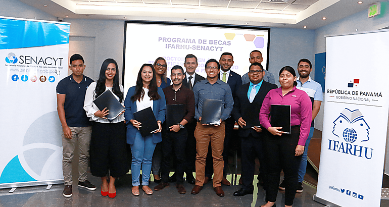 Ifarhu y Senacyt entregan 15 becas de maestra y doctorado