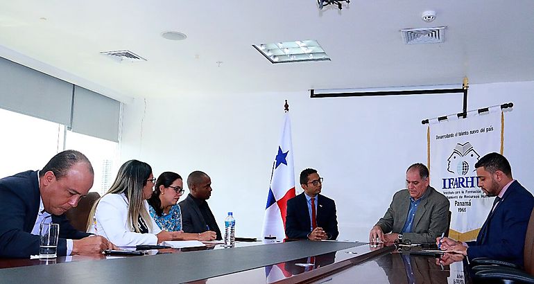 Ifarhu y Pandeportes analizan entrega de becas