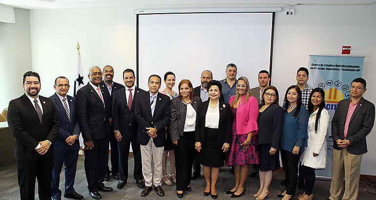 Entrega de pines y reconocimientos a investigadores de CEMCIT AIP