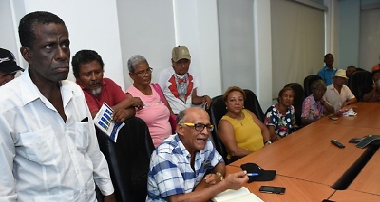 Jubilados presentan quejas ante la CSS