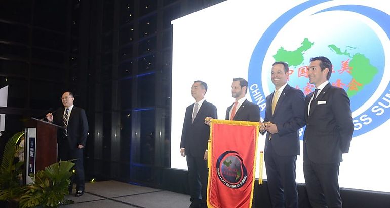 MICI y CCIAP traspasan bandera oficial para Cumbre Empresarial CHINALAC 2020