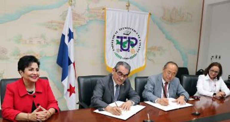 UTP firma convenio de Cooperacin con Seijiro Yazawa Iwai Aviation