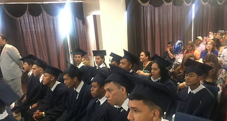 IPHE de Veraguas grada a 51 estudiantes 