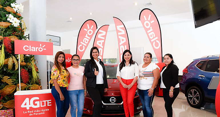 CLARO entrega 10 Nissan Versa 2020 en la celebracin de sus 10 aos en Panam