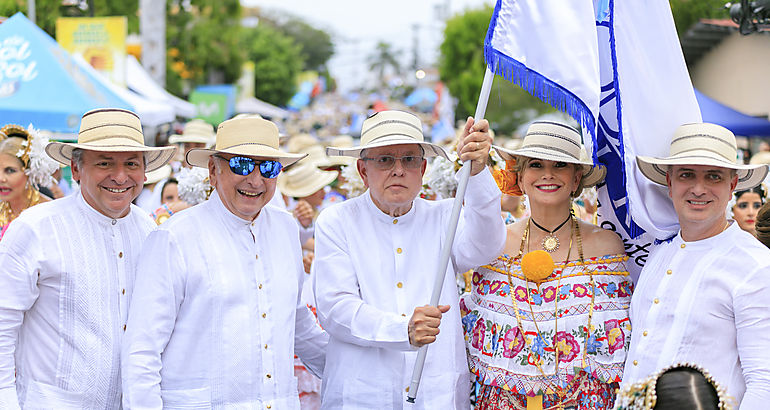 GLOBAL BANK DESFILE DE LAS MIL POLLERAS