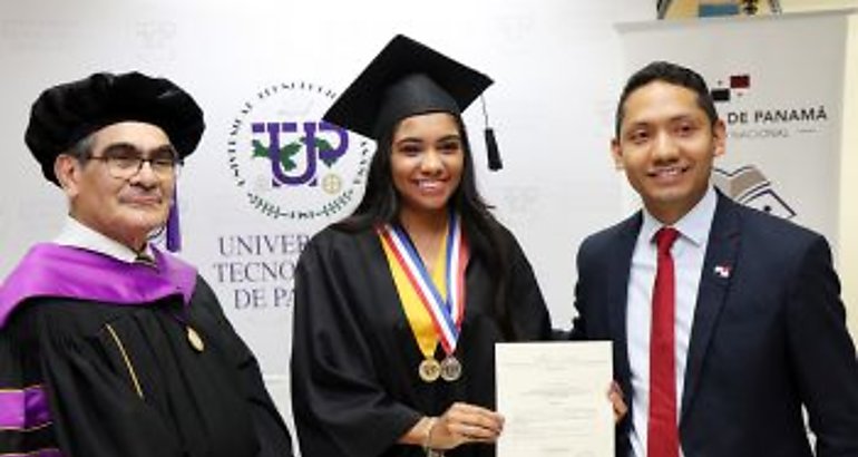 IFARHU entrega 40 becas a graduandos de la UTP