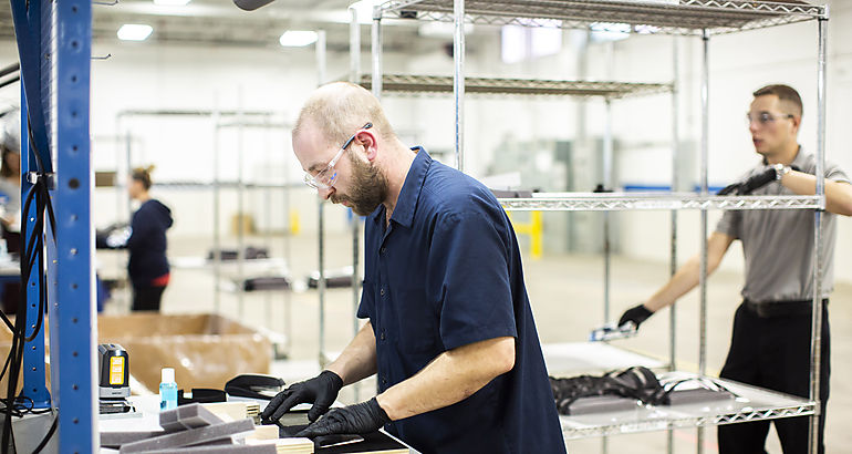 FORD trabaja con 3M GE UAW para acelerar la produccin de respiradores para trabajadores de la salud ventiladores para pacientes con Coronavirus