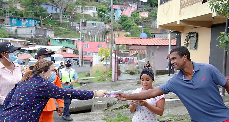 entrega de mascarillas en San Miguelito