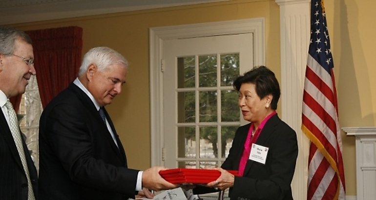 Presidente Martinelli concreta en la universidad de Arkansas