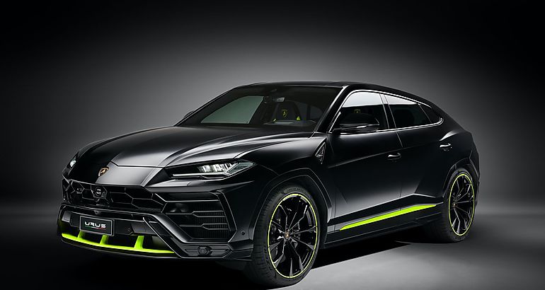  Lamborghini Urus Graphite Capsule 