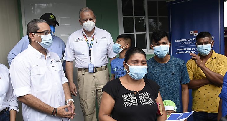 Familias en riego social de Cocl reciben viviendas amobladas