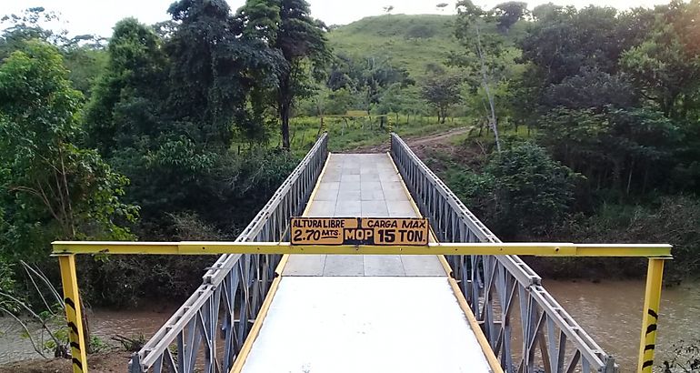 puente vehicular sobre el ro Torin