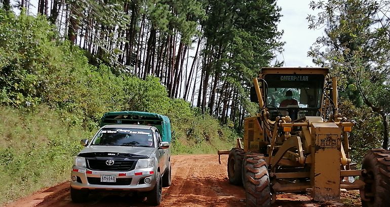 Atienden ruta principal de El Toro en Las Minas