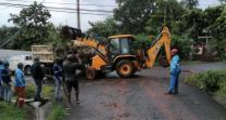 MOP y Junta Comunal de Sabanitas atienden deslizamiento por lluvias en Coln 