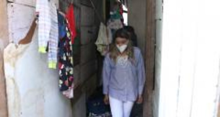 Viceministra de Vivienda inspecciona barraca albergue en El Chorrillo