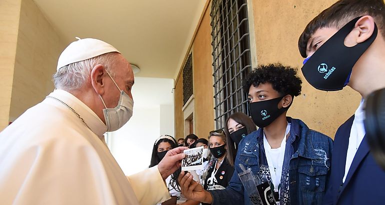 El Papa Francisco se rene con jvenes panameos en la sede vaticana de Scholas Ocurrentes en Roma 