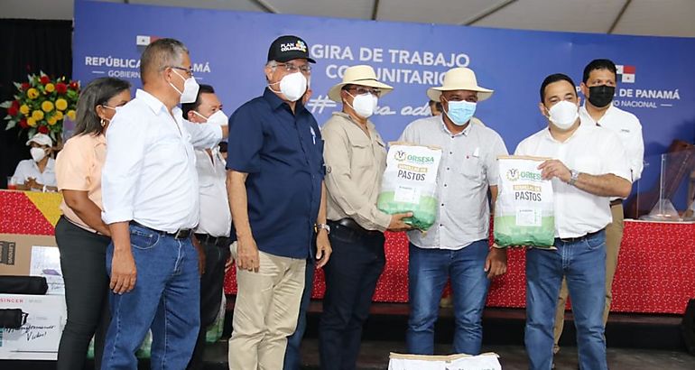 Familias de productores herreranos reciben apoyos para proyectos agrcolas 