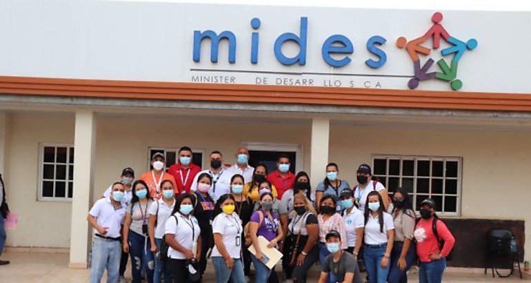 Estudiantes de Servicio Social de la UP realizan prctica con el MIDES