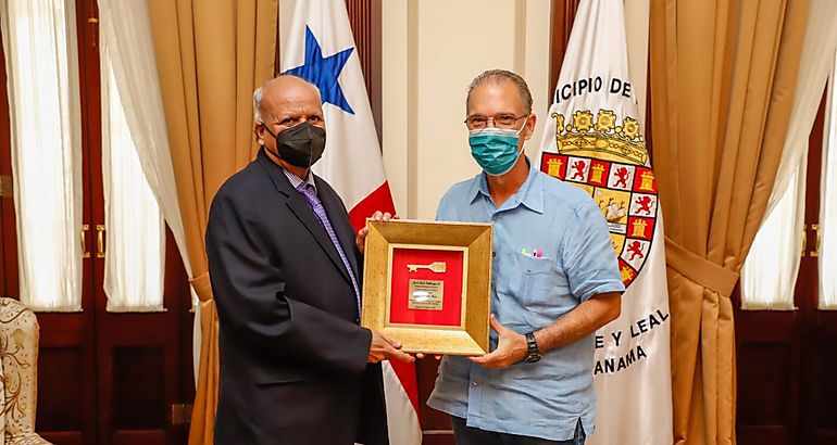 Alcalda de Panam entrega la Llave de la Ciudad al Dr Jagannatha Rao