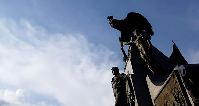 Primera estatua parlante de Panam