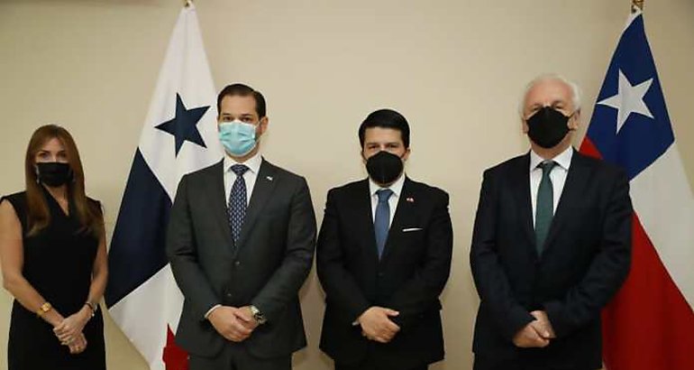 Panam y Chile formalizan programa de becas para profesionales del sector minero