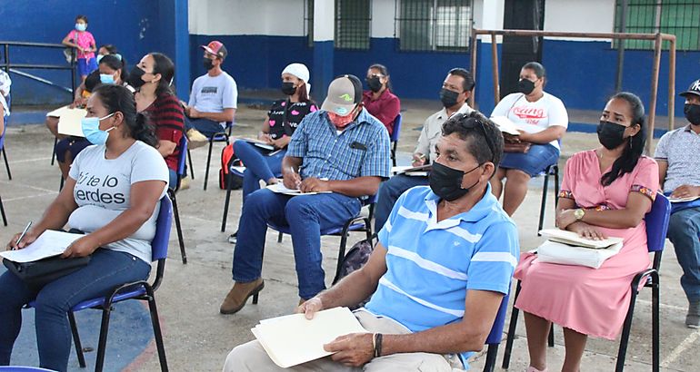 Padres de familia de Panam Este se preparan para un retorno seguro a las aulas de clases