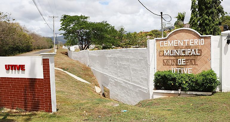 Cementerio Municipal de Utiv