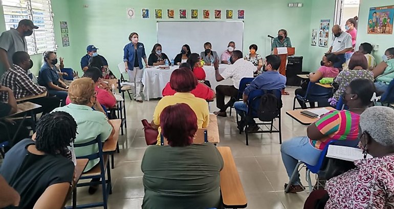 Atienden a comunidad educativa de escuelas de Coln