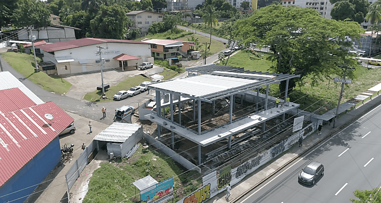 Mercado de Pueblo Nuevo en la fase final de su construccin