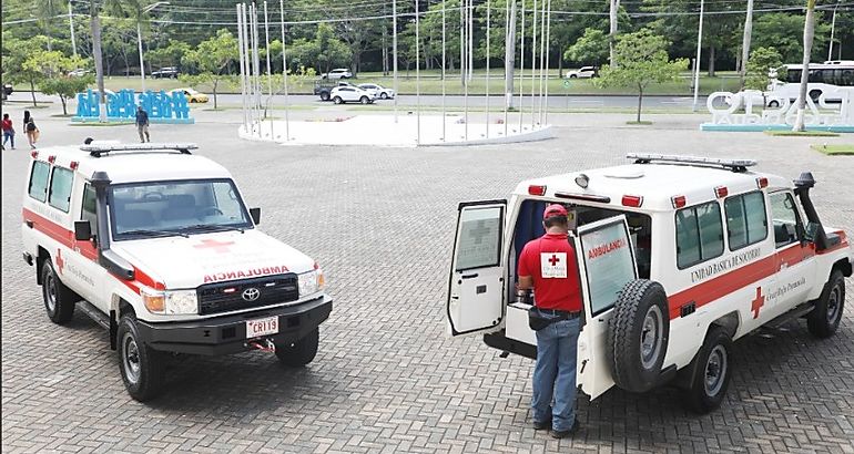 Cruz Roja Panamea recibe ambulancias 