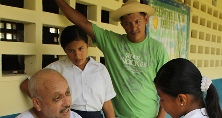 Entrega de becas en ngable bugle 